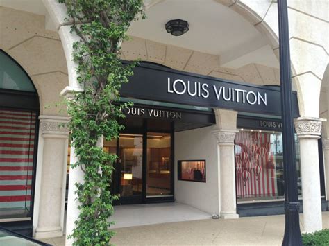 louis vuitton palm desert hours